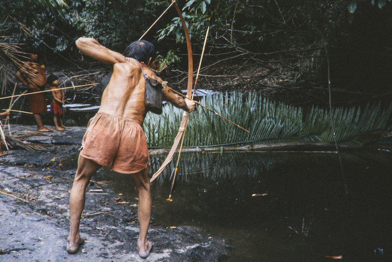 Tiwawi-no fishing, Araweté Indigenous Land/Igarapé Ipixuna, Pará @Eduardo Viveiros de Castro