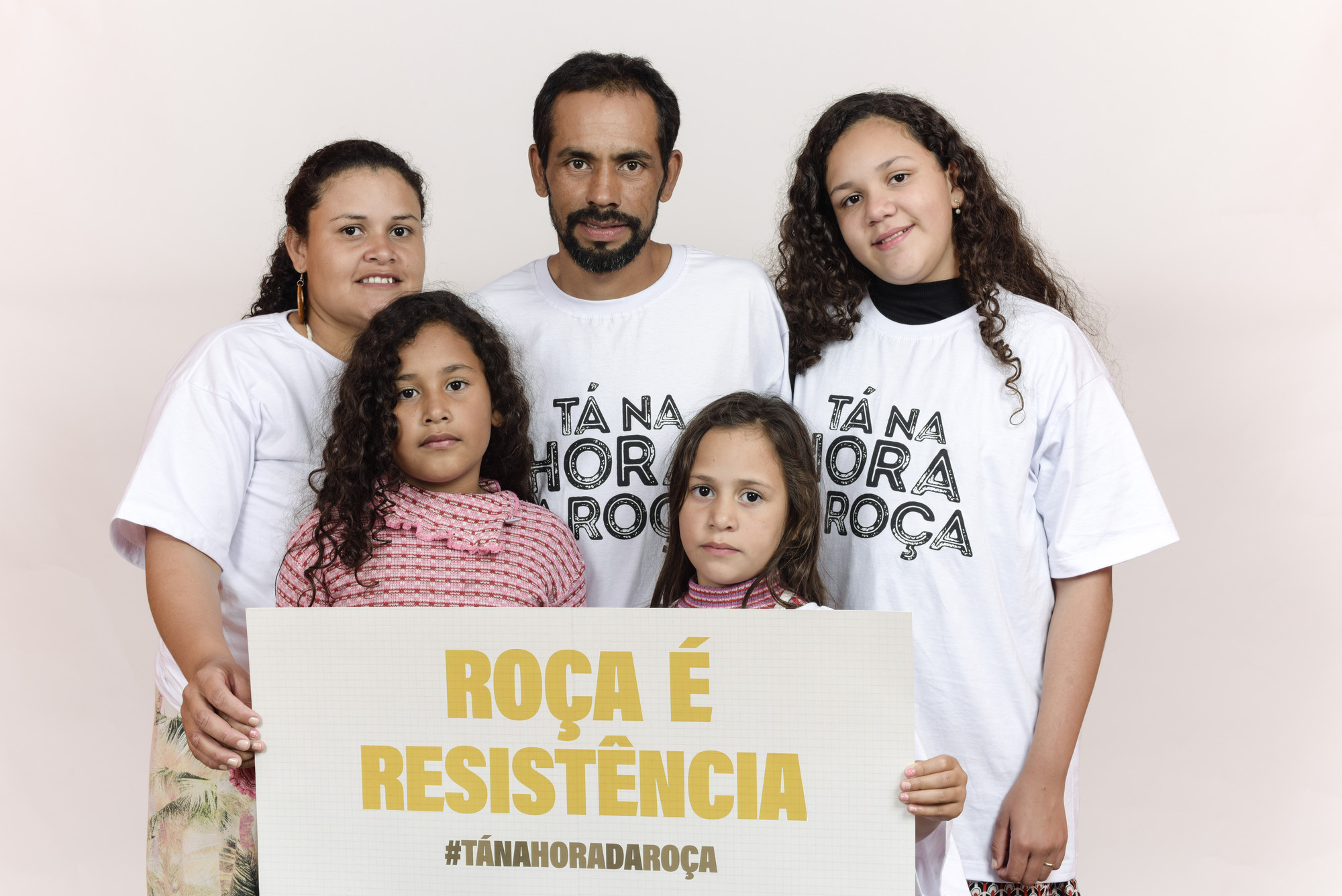 Vanilda Donato dos Santos and Vandir dos Santos with their daughters (from left to right) Ana Paula Donato dos Santos, Ana Beatriz Donato dos Santos and Ana Laura Donato dos Santos, from Quilombo Porto Velho, in the campaign "It's time for the countryside", which aimed to pressure the government of São Paulo to issue licenses for traditional quilombola swiddens @Clau
