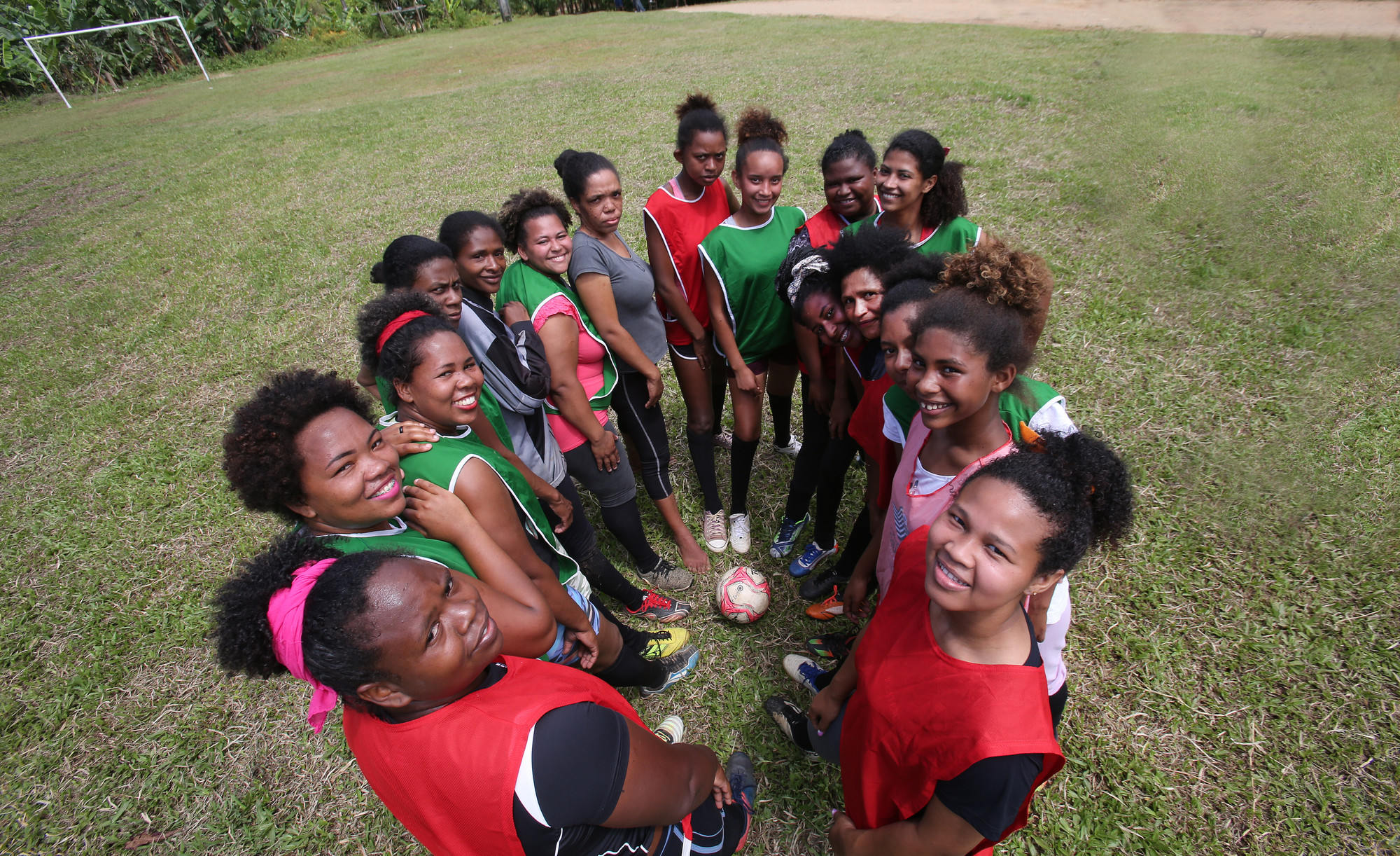 El equipo de fútbol femenino del Quilombo São Pedro después del entrenamiento de preparación para un partido amistoso|JFDiorio/ISA