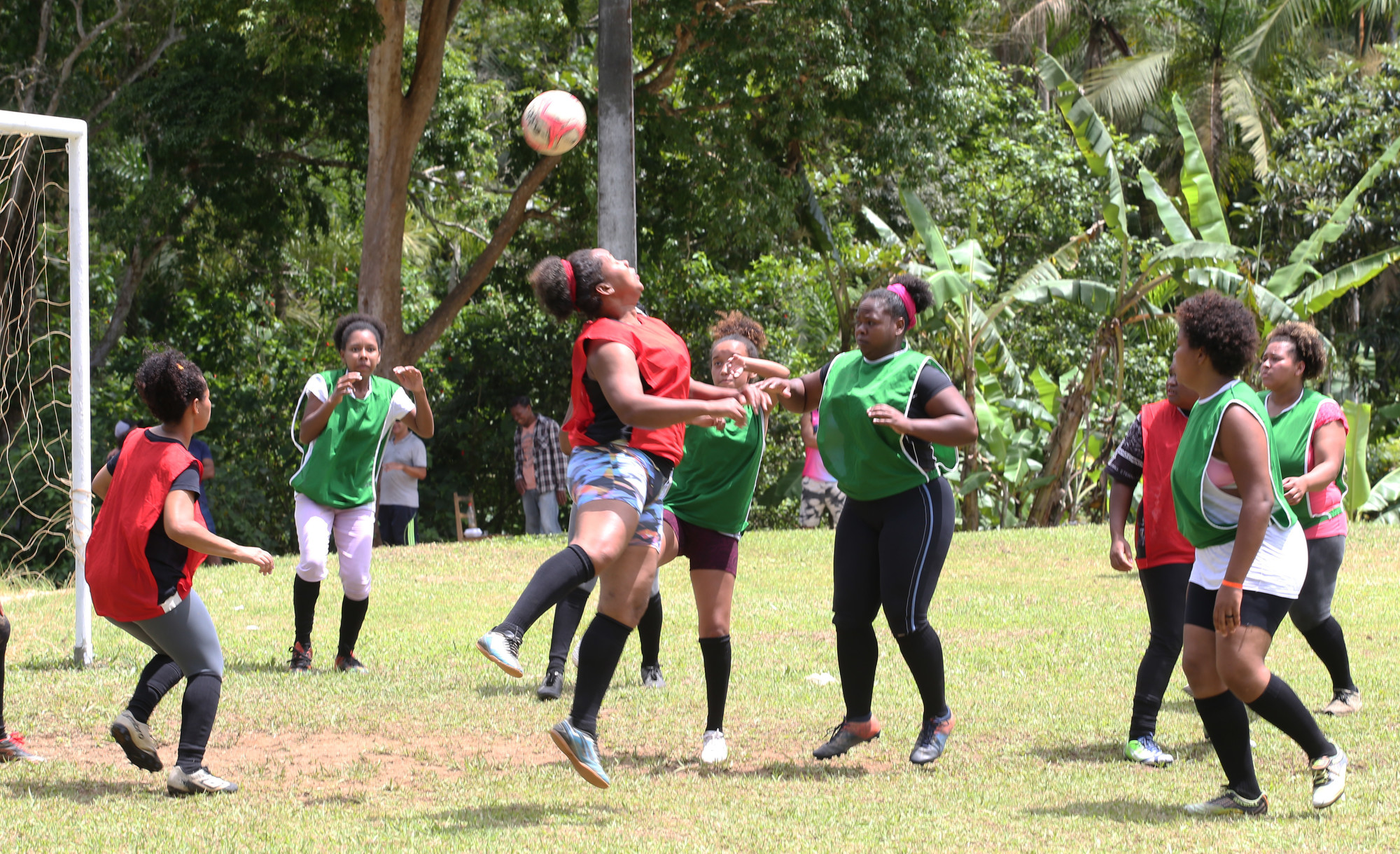 Entrenamiento del equipo de fútbol femenino de Quilombo São Pedro, preparación para el partido amistoso|JFDiorio/ISA