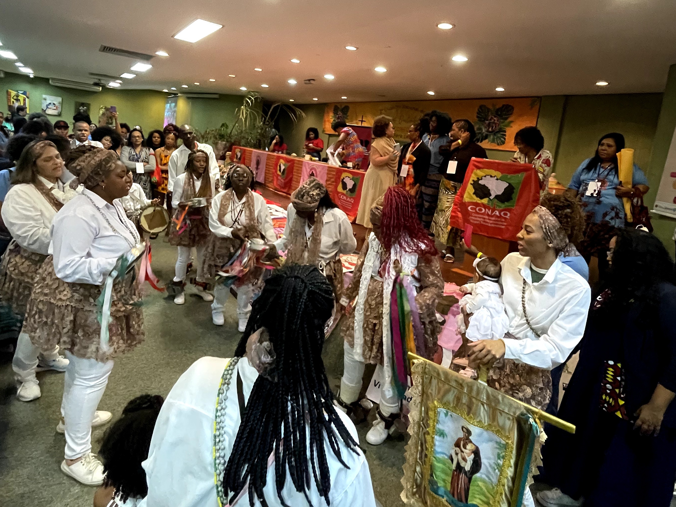 Apresentação do grupo Moçambique de São Benedito, do quilombo Carrapatos da Tabatinga- Bom Despacho (MG) |Ester Cezar/ISA 