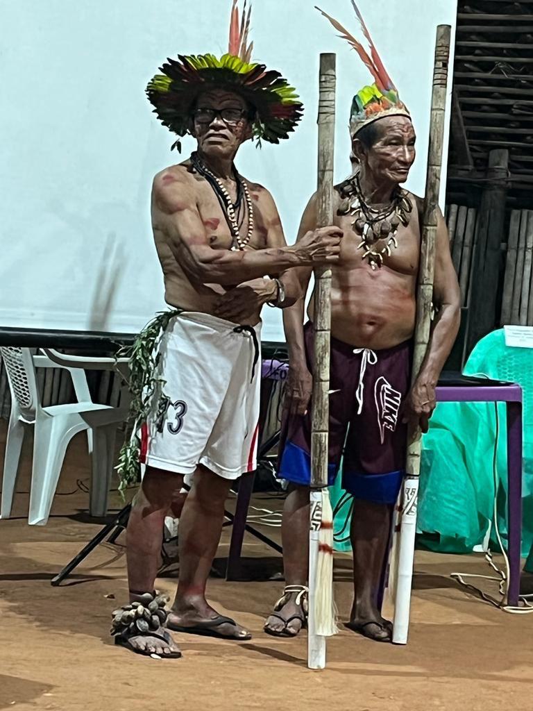 Indígenas reunidos na sede da Federação das Organizações Indígenas do Rio Negro. Crédito: Márcio Santilli / ISA