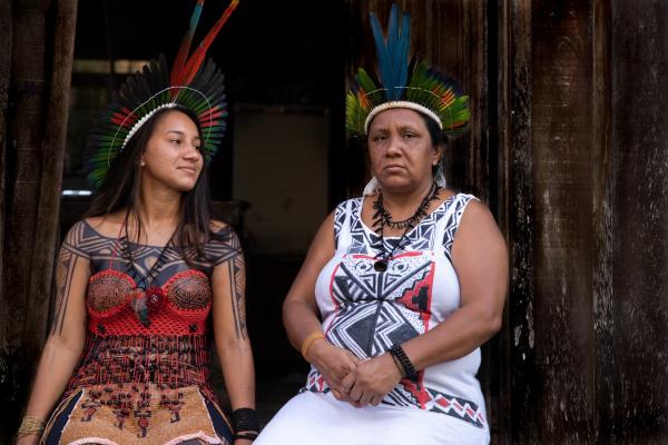 Samela Sateré Mawé e sua mãe, Regina Sateré Mawé