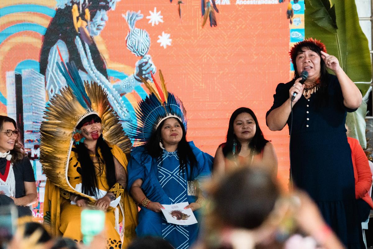 Joenia Wapichana participa de posse ancestral das mulheres indígenas