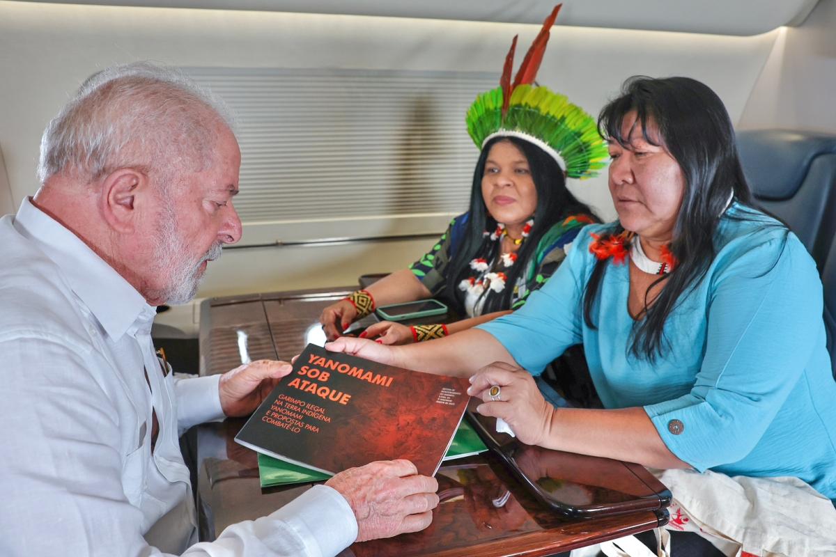 Sonia Guajajara e Joenia Wapichana com o presidente Lula | Ricardo Stuckert / PR