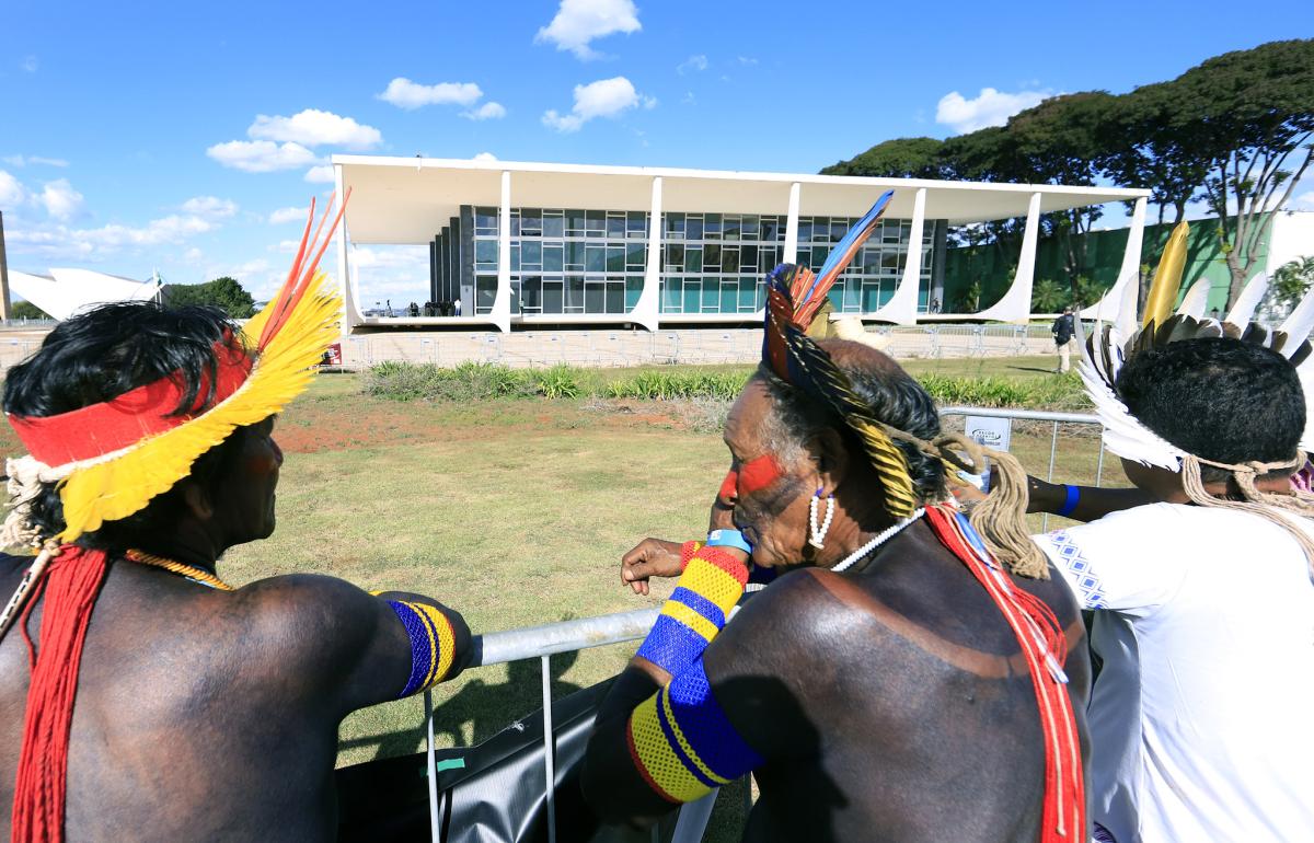 Indigenous people follow trial outside the STF, in Brasília | Nelson Jr. / SCO / STF