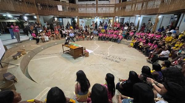 Comemoração multiétnica no lançamento de filme sobre as mulheres indígenas do rio Negro