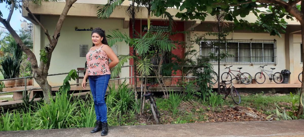 Givanilda divide a rotina entre a faculdade, em Altamira (PA) e o trabalho perto da família, na Resex Riozinho do Anfrísio