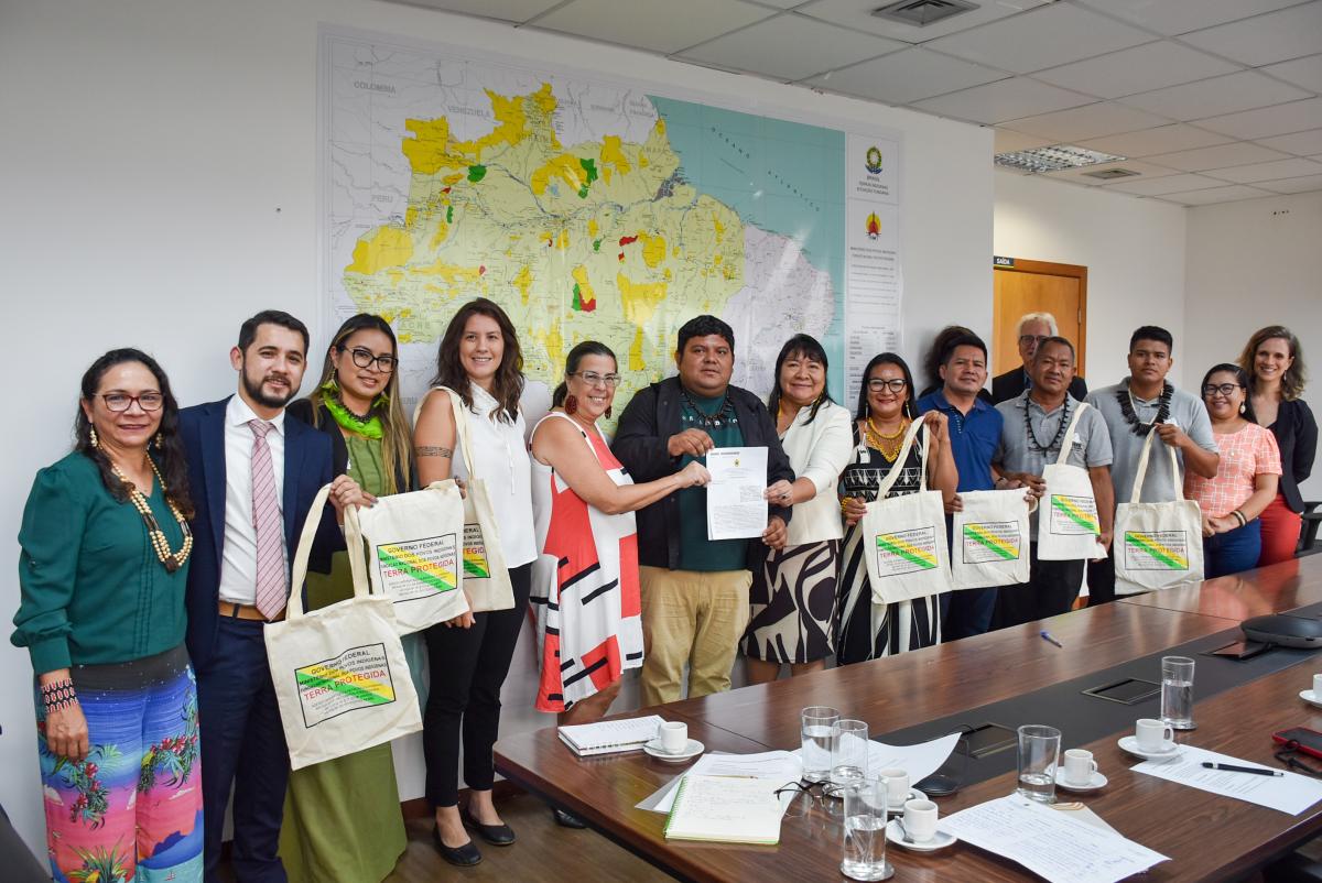 Signing of the Technical Cooperation Agreement took place during the Month of Indigenous Peoples, at FUNAI headquarters in Brasília