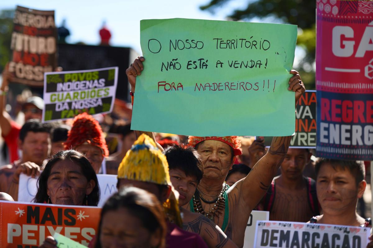 Cacique Juarez Saw Munduruku se manifesta contra as invasões aos territórios indígenas durante marcha no ATL 2024
