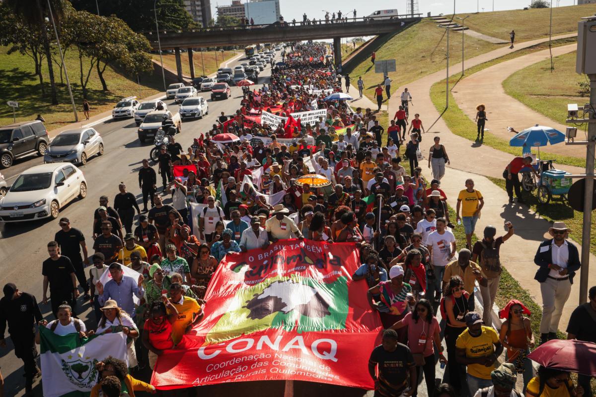Mais de 3 mil quilombolas de todas as regiões do Brasil ocuparam Brasília e marcharam em direção ao Congresso Nacional para demarcar sua existência e exigir a garantia de seus direitos | Webert da Cruz/ ISA / Conaq