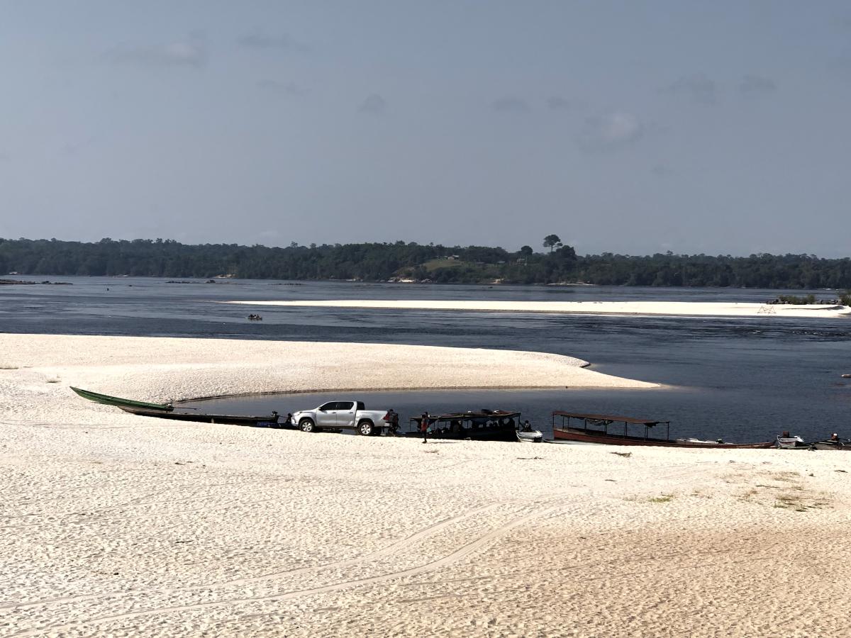 Orla principal de São Gabriel_ faixa extensa de areia indica recuperação lenta do rio - Ana Amélia Hamdan_ISA