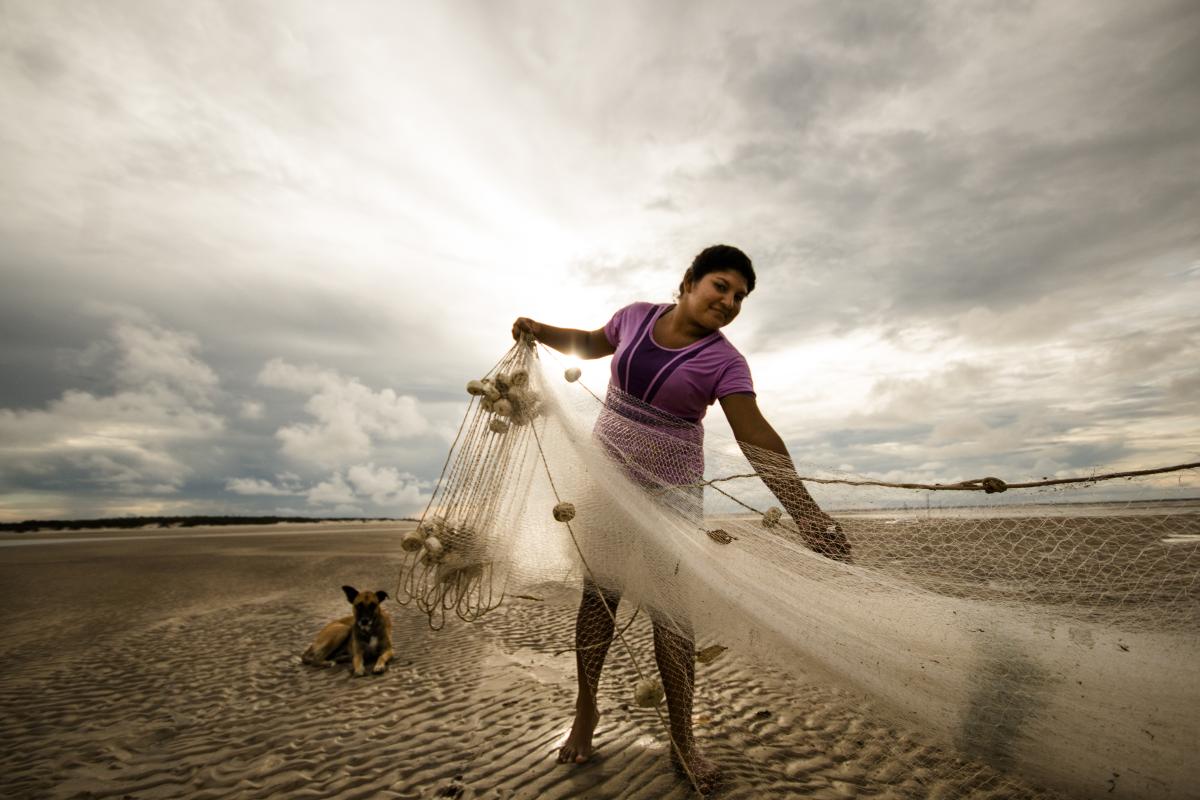 Pescadora na comunidade de Vista Alegre, território quilombola da Alcântara | Ana Mendes |  Imagens Humanas