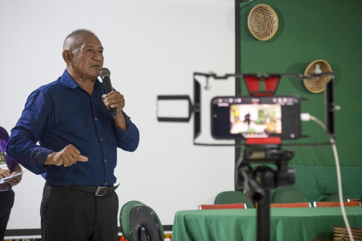 Maximiliano Correa Menezes, do povo Tukano, trouxe reflexões sobre o movimento indígena para a assembleia da FOIRN