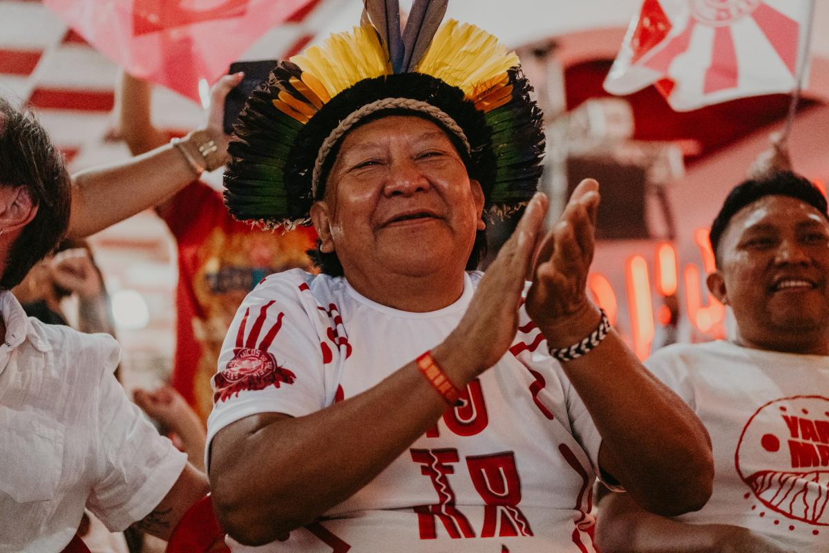 Davi Kopenawa Yanomami durante a apuração das escolas de samba