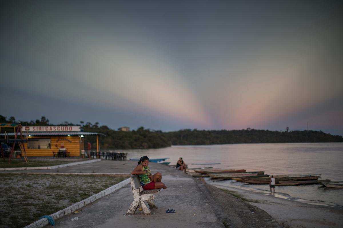 Orla da praia de São Gabriel da Cachoeira (AM), alto rio Negro