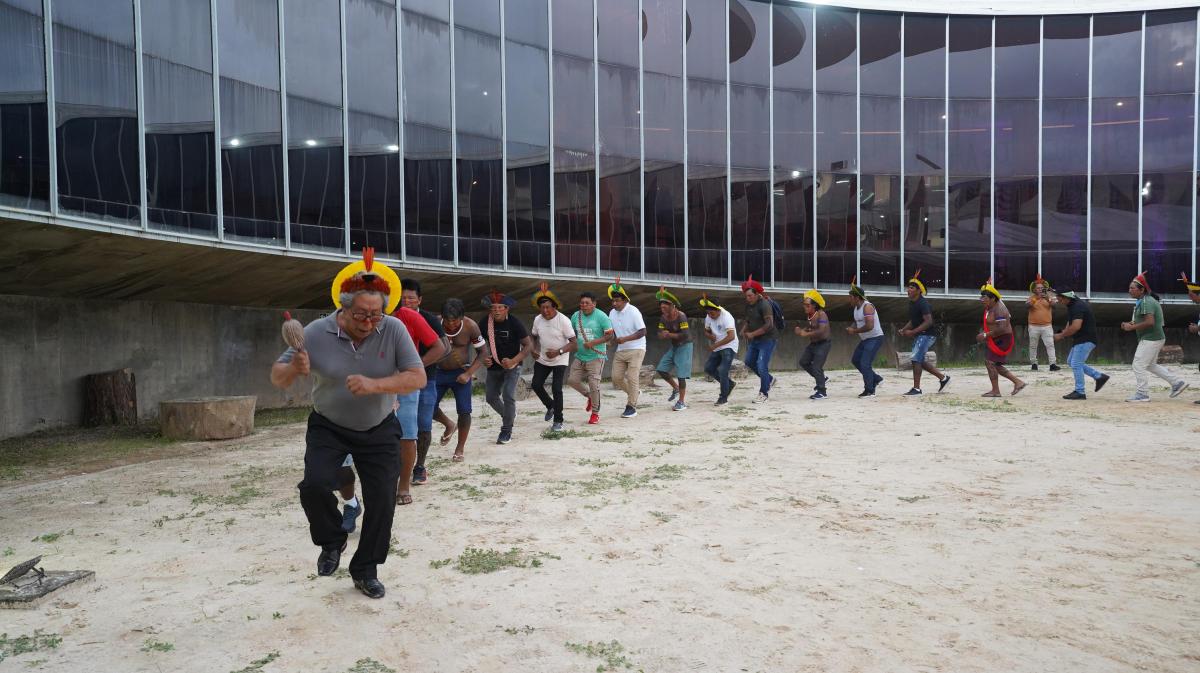 celebração kayapó no memorial dos povos indígenas