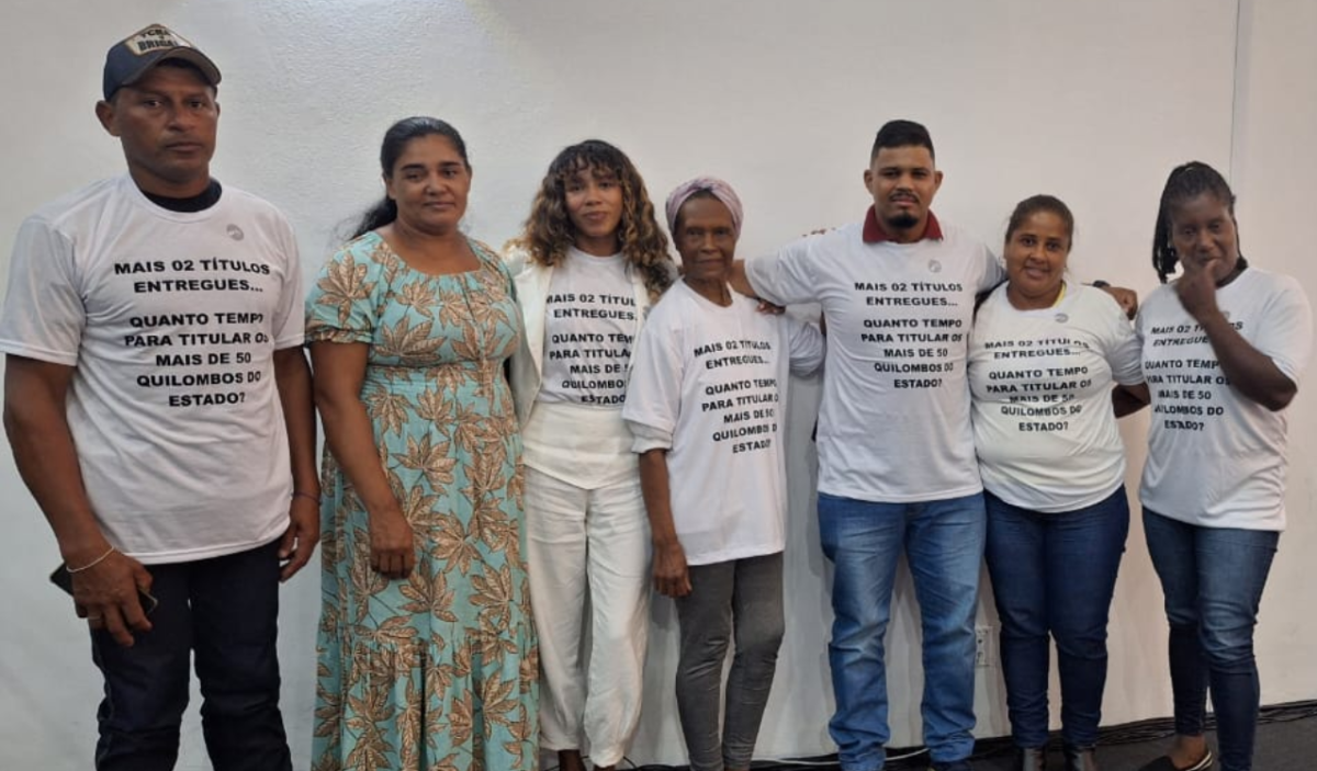 Durante o evento,  quilombolas presentes foram impedidos de usar a camiseta e subir ao palco com o seguinte questionamento: Quanto tempo para titular os mais de 50 Quilombos do estado?