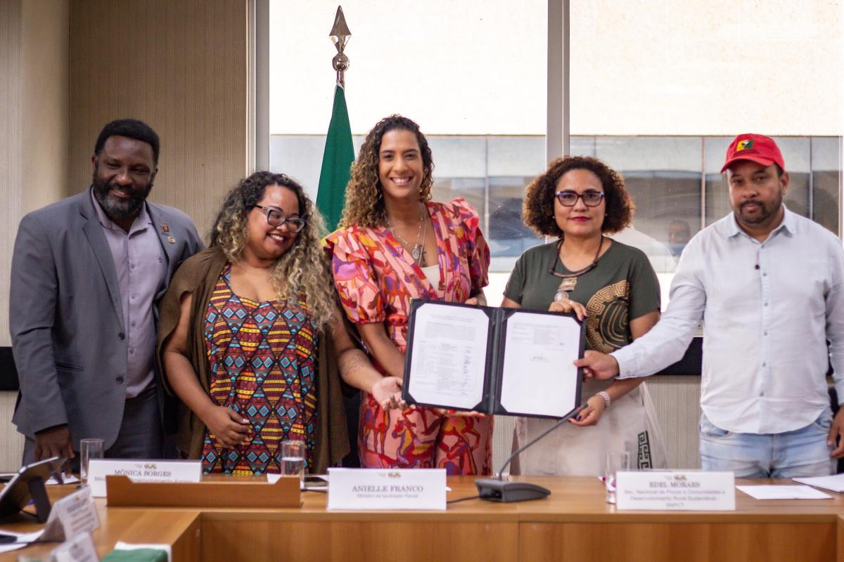 (E-D) Ronaldo do Santos, Mônica Borges, Anielle Franco, Édel Moraes e Biko Rodrigues |  Thay Alves / MIR 