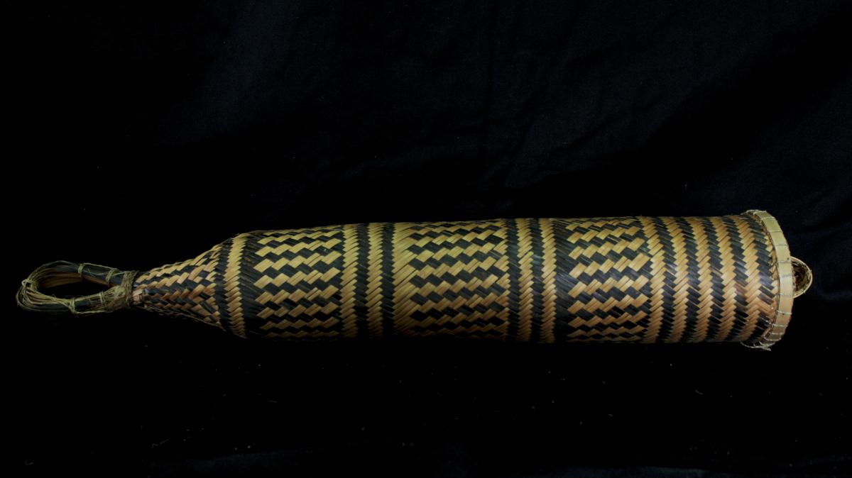Tipiti preto Yanomami com grafismos tipicamente Ye'kuana
