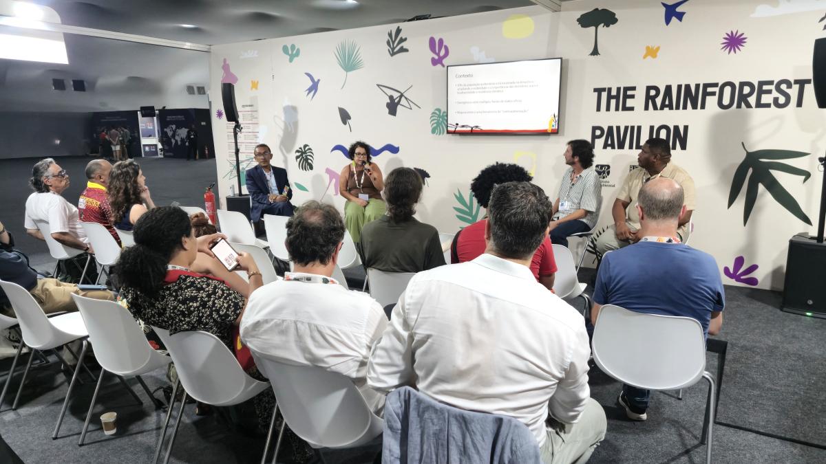 Milene Maia, do ISA, comenta os resultados do projeto, destacando a importância da titulação para a preservação das florestas | Leonor Soares Costa / ISA)