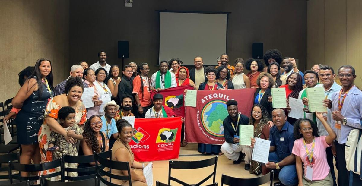 Lideranças quilombolas das comunidades contempladas pela ação do governo federal celebram