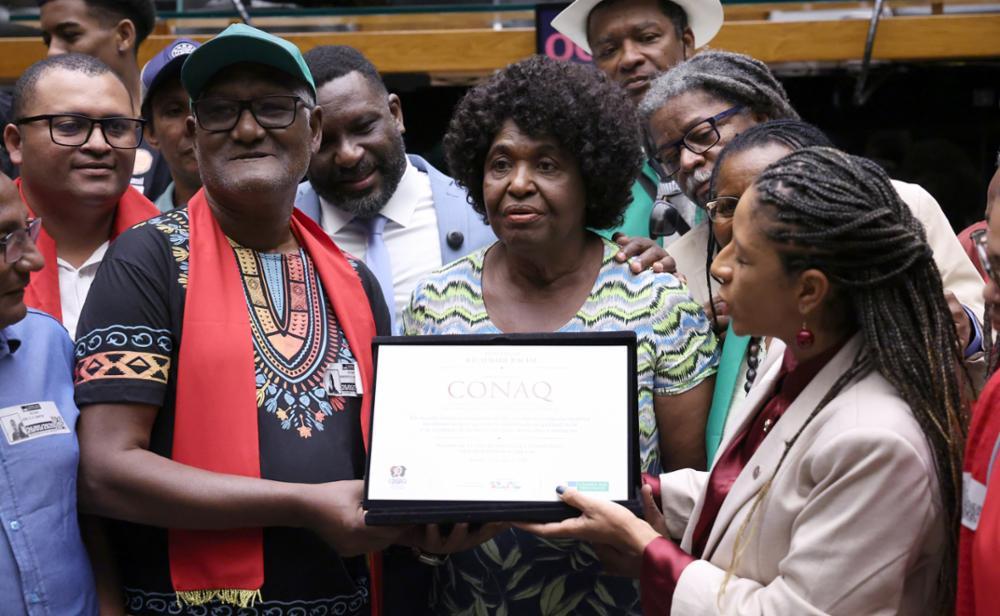 (E-D) Benedito Alves da Silva, do Quilombo Ivaporunduva (SP), a deputada Benedita da Silva, e a ministra da Igualdade Racial, Rachel Barros | Kayo Magalhães / Câmara dos Deputados