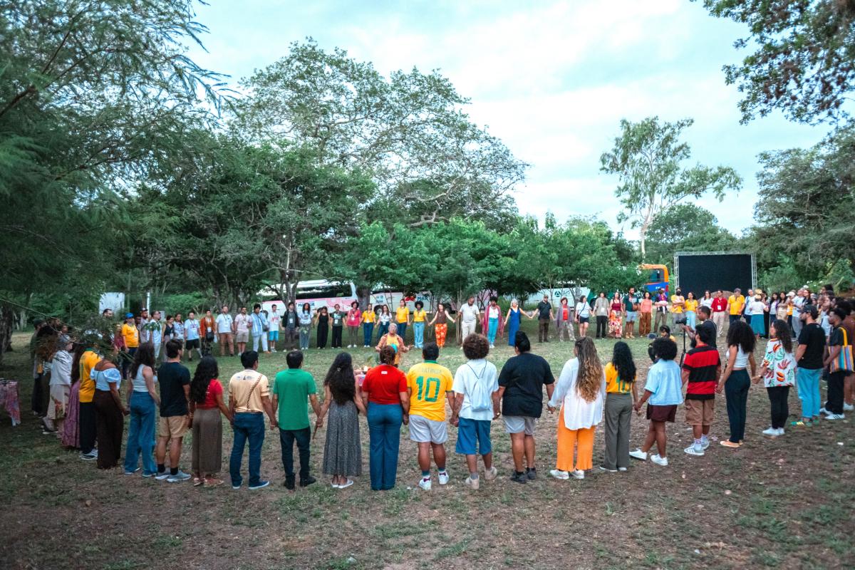 Ritual religioso e sincrético, conduzido por Dona Zenilda, liderança Xucuru, encerra Caatinga Climate Week📸 Domar / Caatinga Climate Week