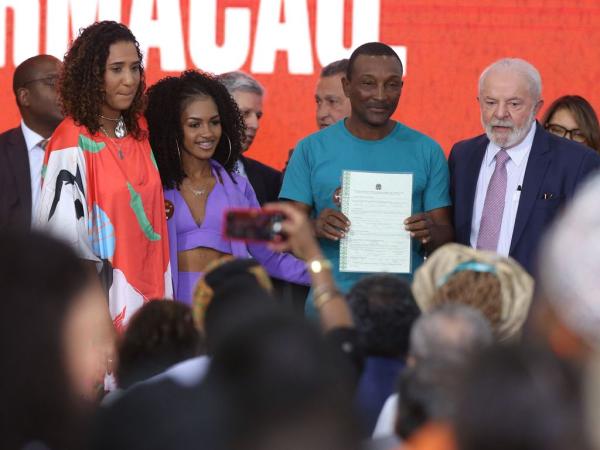 Quilombola receives land title from President Lula | Lula Marques / Brazil Agency