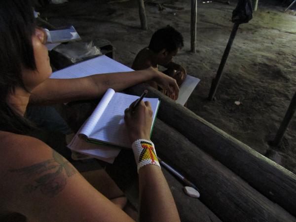 Darysa Yanomami, autora do Diários Yanomami, em oficina sobre tradição em 2017