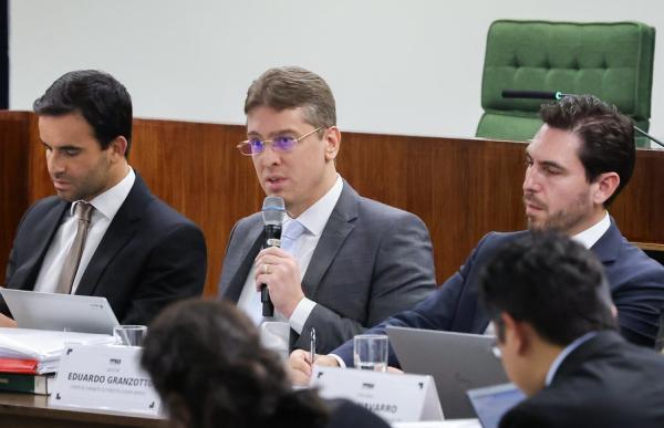 Ao centro, o juiz auxiliar Diego Viegas | Gustavo Moreno / STF