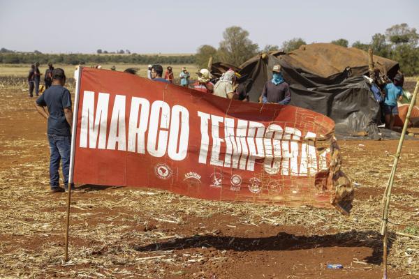 Protesto contra o 'marco temporal' na Terra Indígena Panambi-Lagoa Rica (MS), onde dez indígenas ficaram feridos em ataque de fazendeiros no início do mês| Bruno Peres / Agência Brasil 