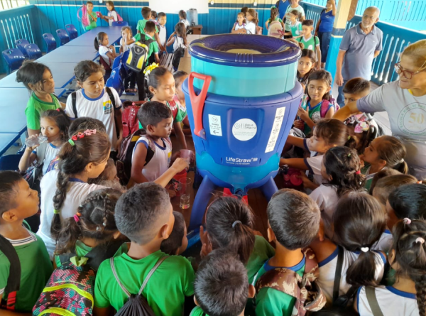 Inspiring initiatives will be essential to think of alternatives for communities and territories in the face of the climate emergency. Clean Water in Schools Project, in Santarém (PA), by the organization Projeto Saúde e Alegria | Projeto Saúde e Alegria